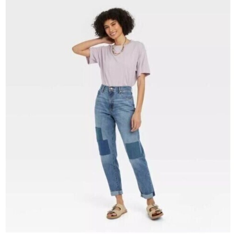 Universal Thread Women's Size 0 Reg 25W Med Wash Tapered Leg  Boyfriend Jeans